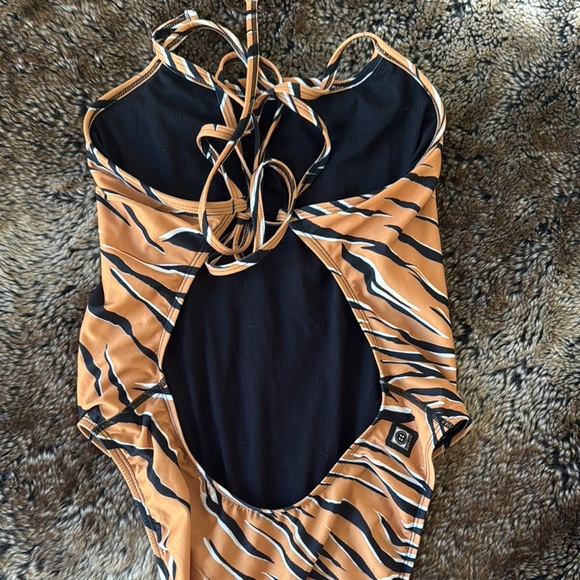 Jolyn Jackson 4 Tiger Suit - Picture 1 of 3